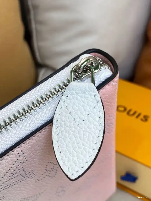 Affordable VUITTON LOUIS ZIPPY WALLET 0525